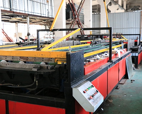 上（shàng）海（hǎi）螺旋風管車間展示