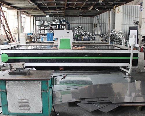 上海風管加工生產設備（bèi）